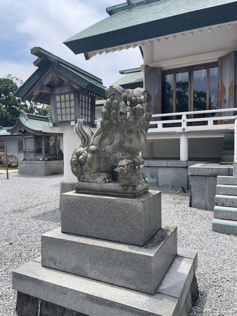 屋久島の屋久島大社の狛犬がシーサー1