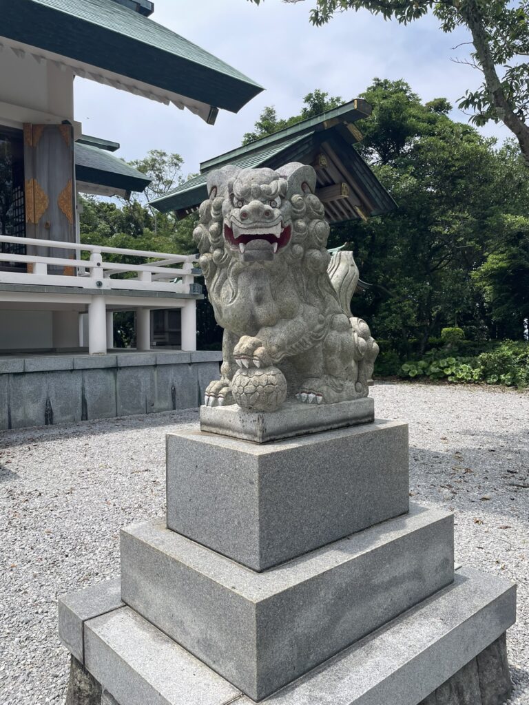 屋久島の屋久島大社の狛犬がシーサー2